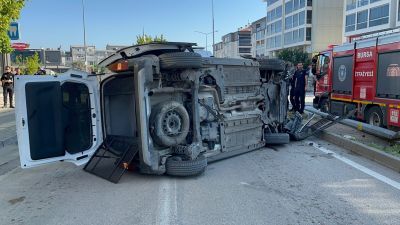 Polis aracı takla attı: 2'si polis 4 yaralı